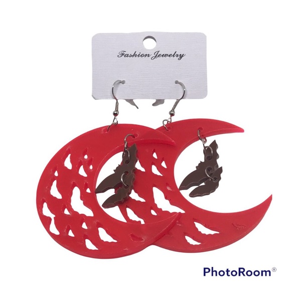 Crescent Blood Moon with Flying Bats Earrings Halloween goth Gothic new - Picture 4 of 4